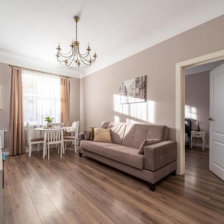 Stylish Latvian Classic 1-Bedroom Apartment Near City Center, Parks & Public Transport Links 里加 外观 照片