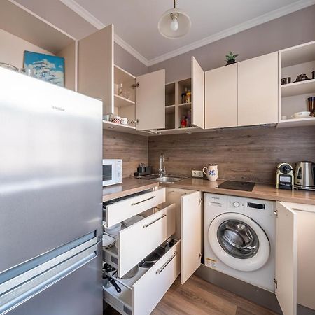 Stylish Latvian Classic 1-Bedroom Apartment Near City Center, Parks & Public Transport Links 里加 外观 照片