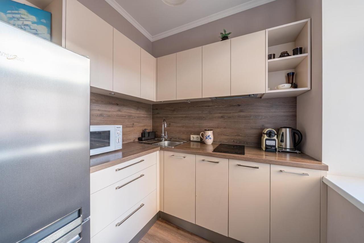 Stylish Latvian Classic 1-Bedroom Apartment Near City Center, Parks & Public Transport Links 里加 外观 照片