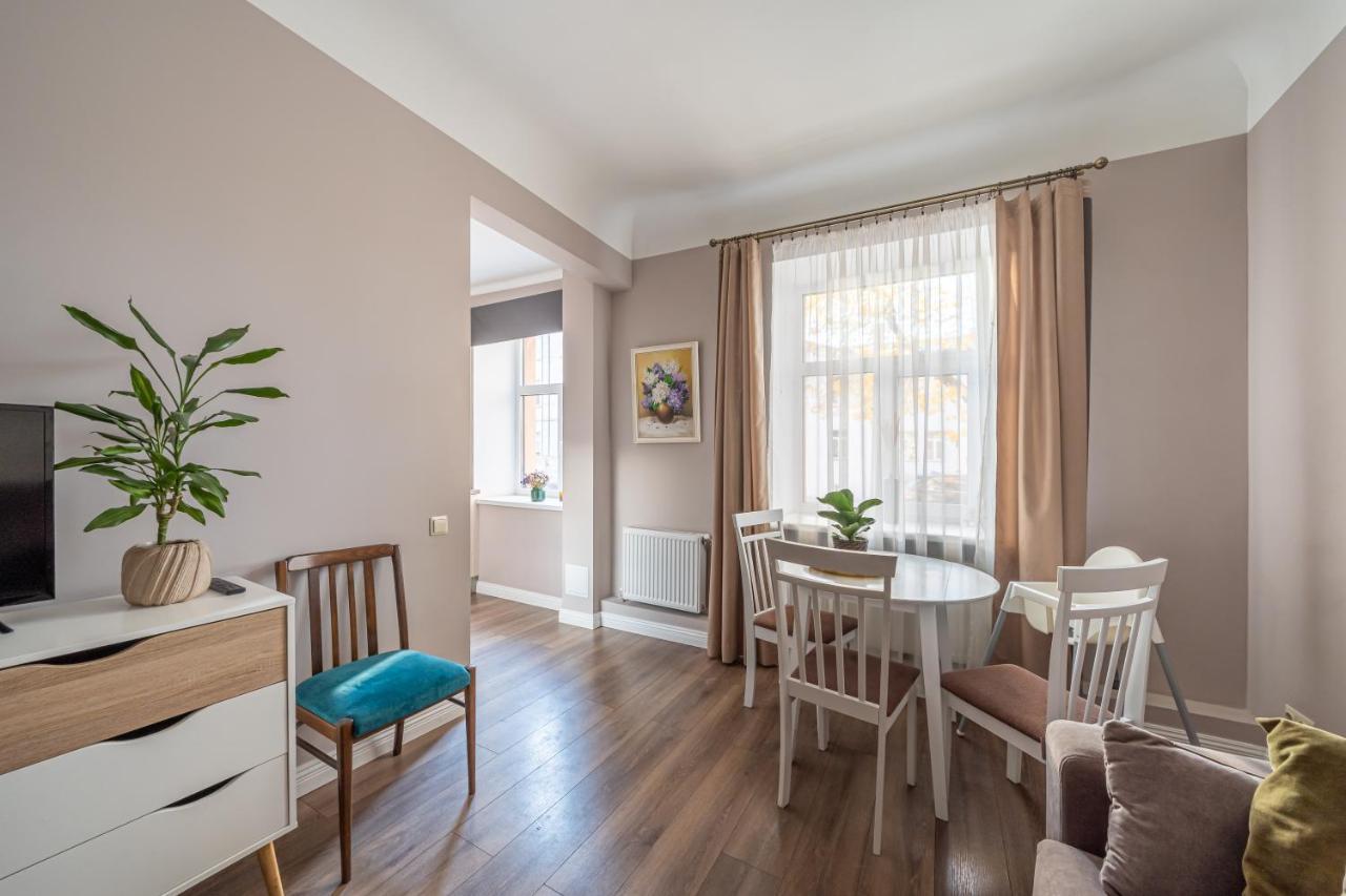 Stylish Latvian Classic 1-Bedroom Apartment Near City Center, Parks & Public Transport Links 里加 外观 照片