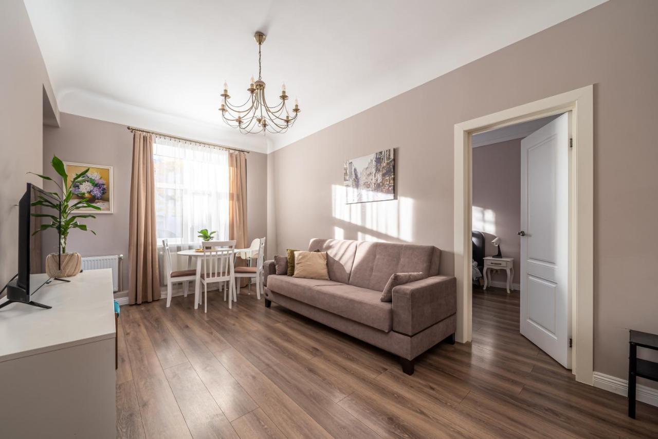 Stylish Latvian Classic 1-Bedroom Apartment Near City Center, Parks & Public Transport Links 里加 外观 照片
