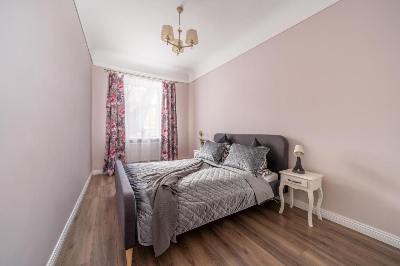 Stylish Latvian Classic 1-Bedroom Apartment Near City Center, Parks & Public Transport Links 里加 外观 照片