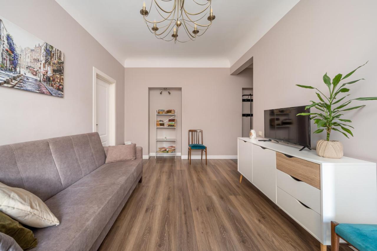 Stylish Latvian Classic 1-Bedroom Apartment Near City Center, Parks & Public Transport Links 里加 外观 照片