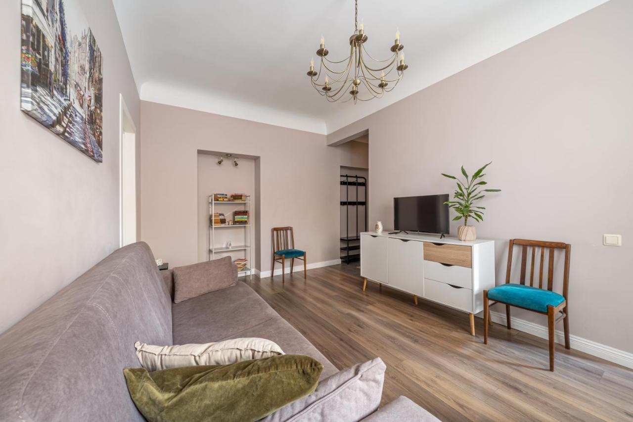 Stylish Latvian Classic 1-Bedroom Apartment Near City Center, Parks & Public Transport Links 里加 外观 照片