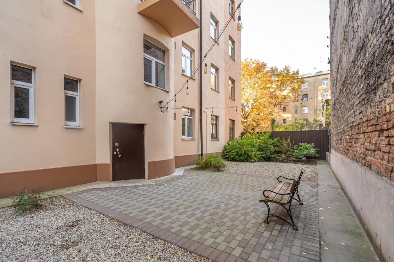 Stylish Latvian Classic 1-Bedroom Apartment Near City Center, Parks & Public Transport Links 里加 外观 照片