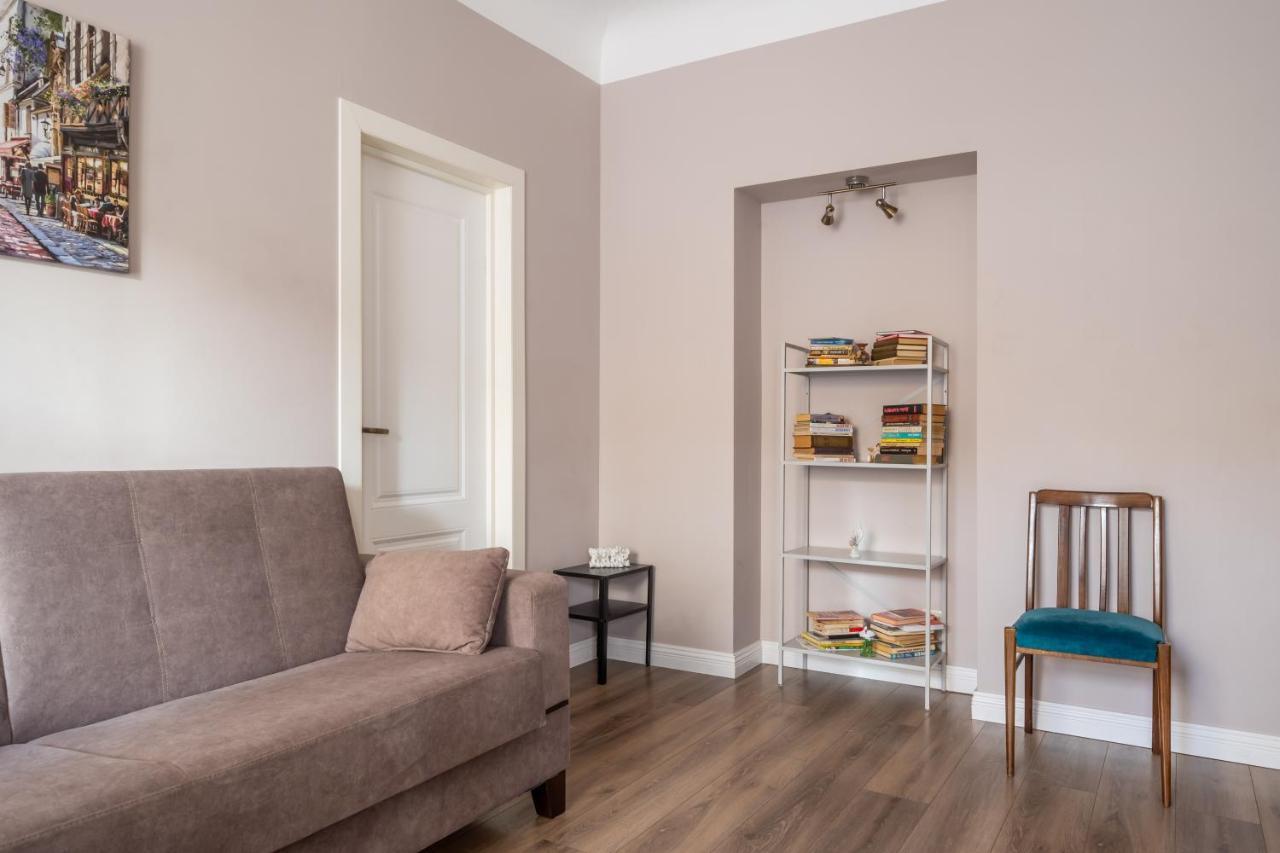 Stylish Latvian Classic 1-Bedroom Apartment Near City Center, Parks & Public Transport Links 里加 外观 照片