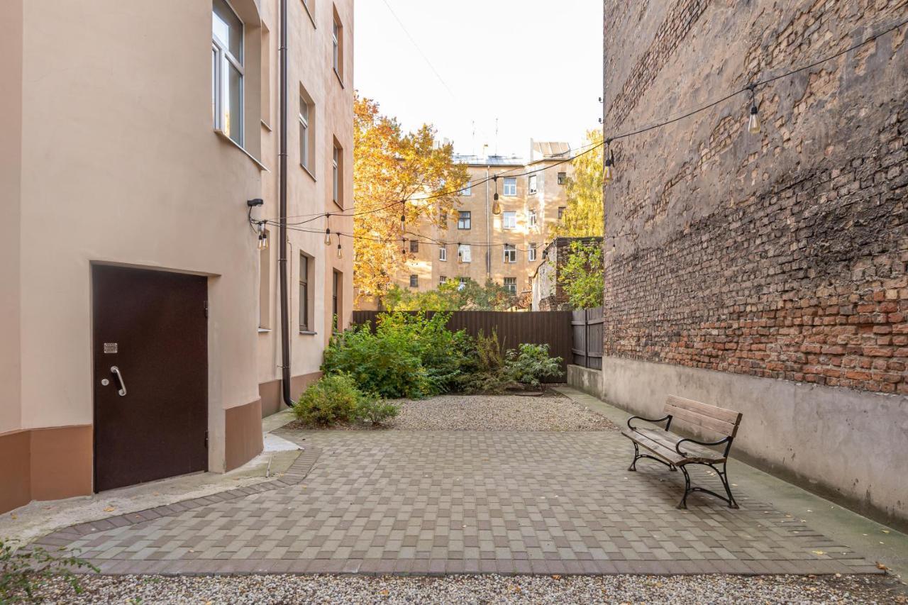 Stylish Latvian Classic 1-Bedroom Apartment Near City Center, Parks & Public Transport Links 里加 外观 照片